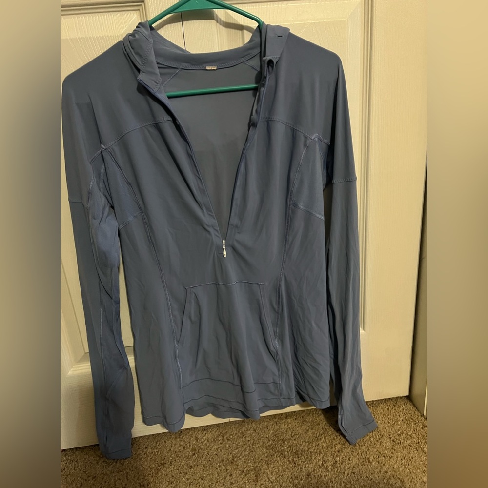 Lululemon athletica 1/4 Zip Hoodie blue color.. small pocket.. size 6/8
